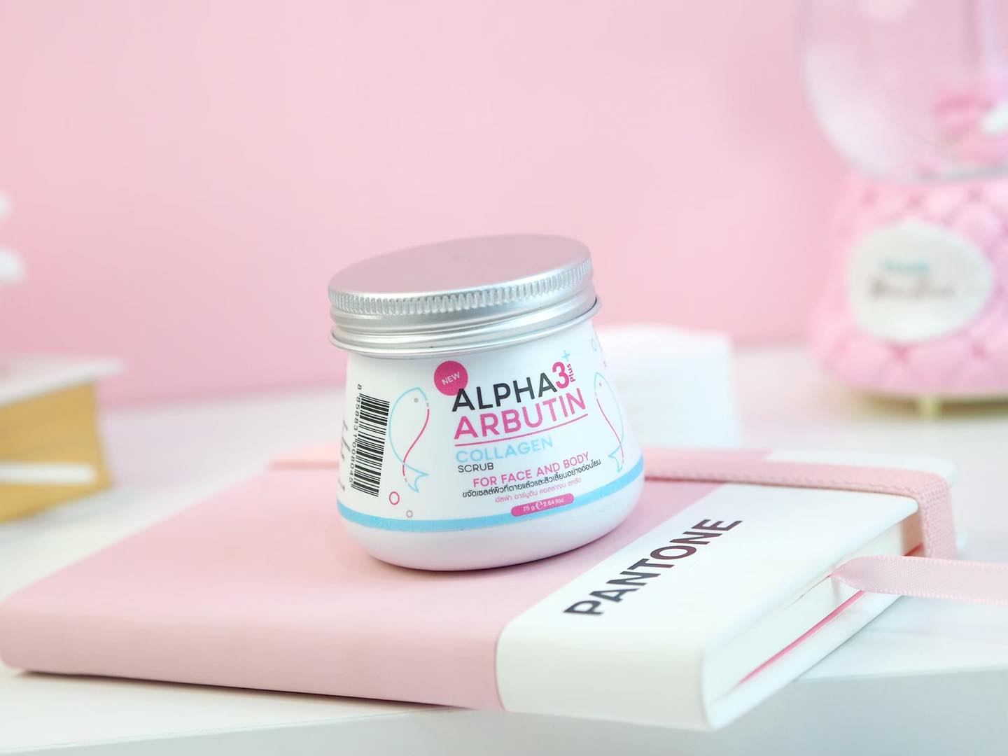 Alpha arbutin collagen scrub